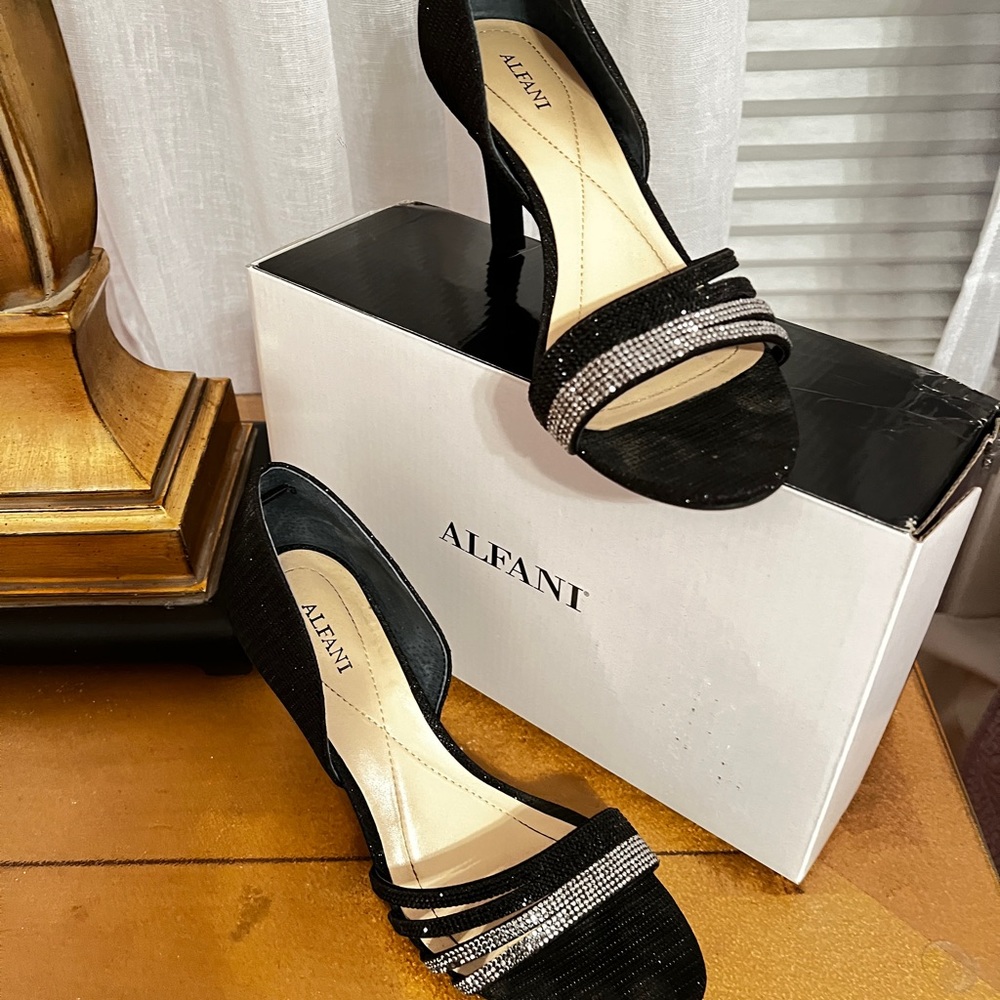 ALFANI 3 inch Heels size 8